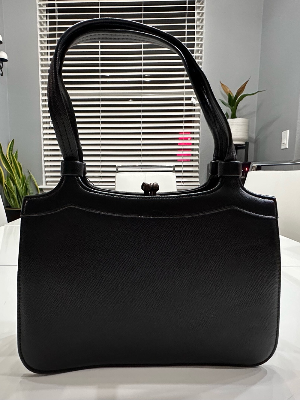 Vintage Vera Neumann Black Textured Vinyl Kiss-Lock Handbag - Vibrant Red Lining